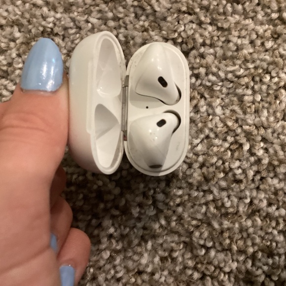 AirPod 2 - Case scratched a little - will deep clean if purchased - Picture 3 of 4